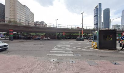 Parada de coches VTC Chamartin