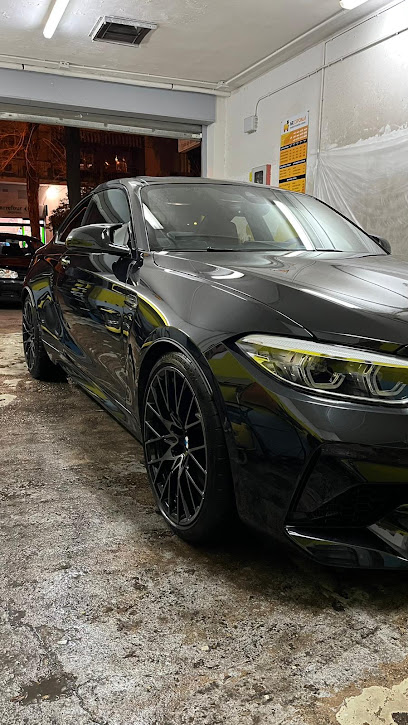 Mr. Esponja: lavado de coches a mano