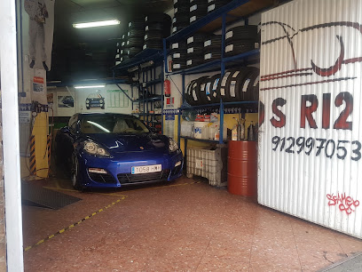 Autos R12 neumáticos y mecánica rápida